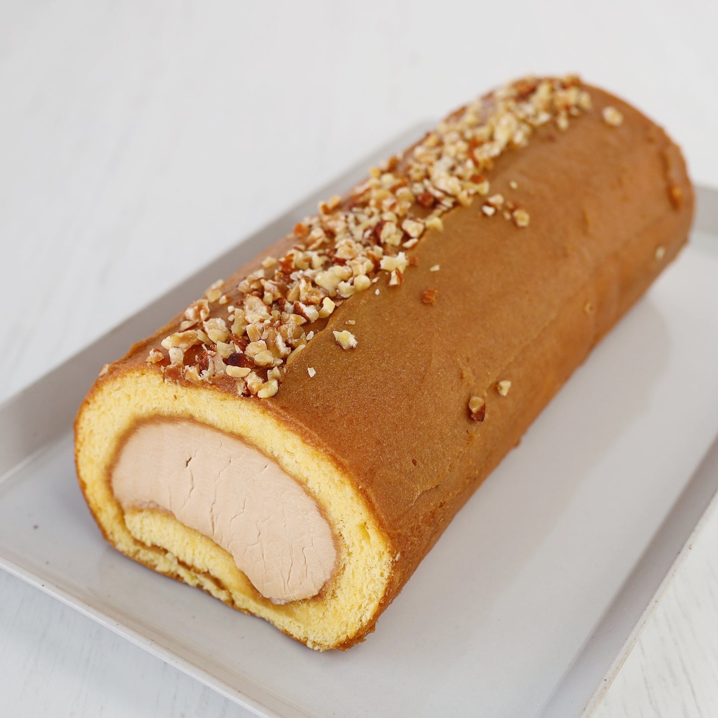 【冷凍】黒糖塩キャラメルロールケーキ