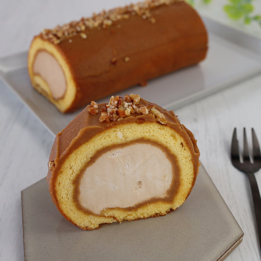 【冷凍】黒糖塩キャラメルロールケーキ