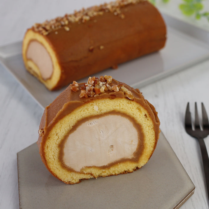 【冷凍】黒糖塩キャラメルロールケーキ